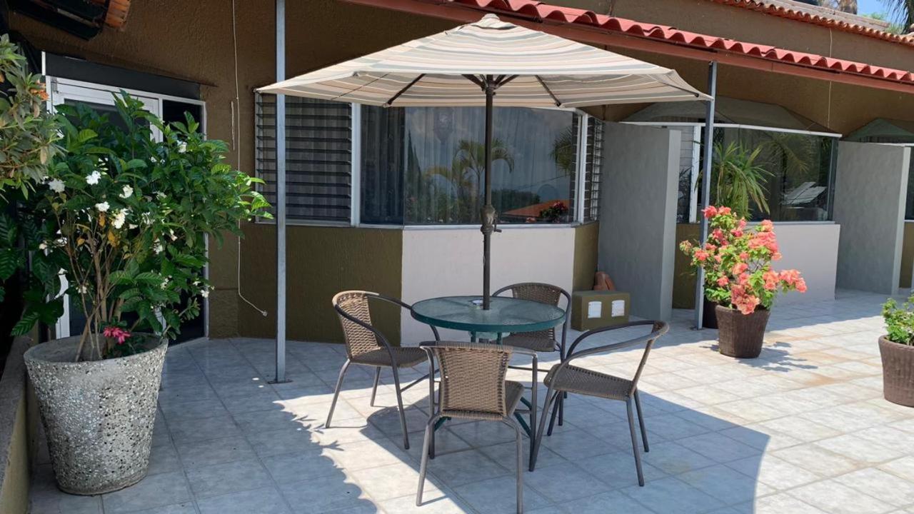 Casa De La Abuela Panzió Ajijic Kültér fotó