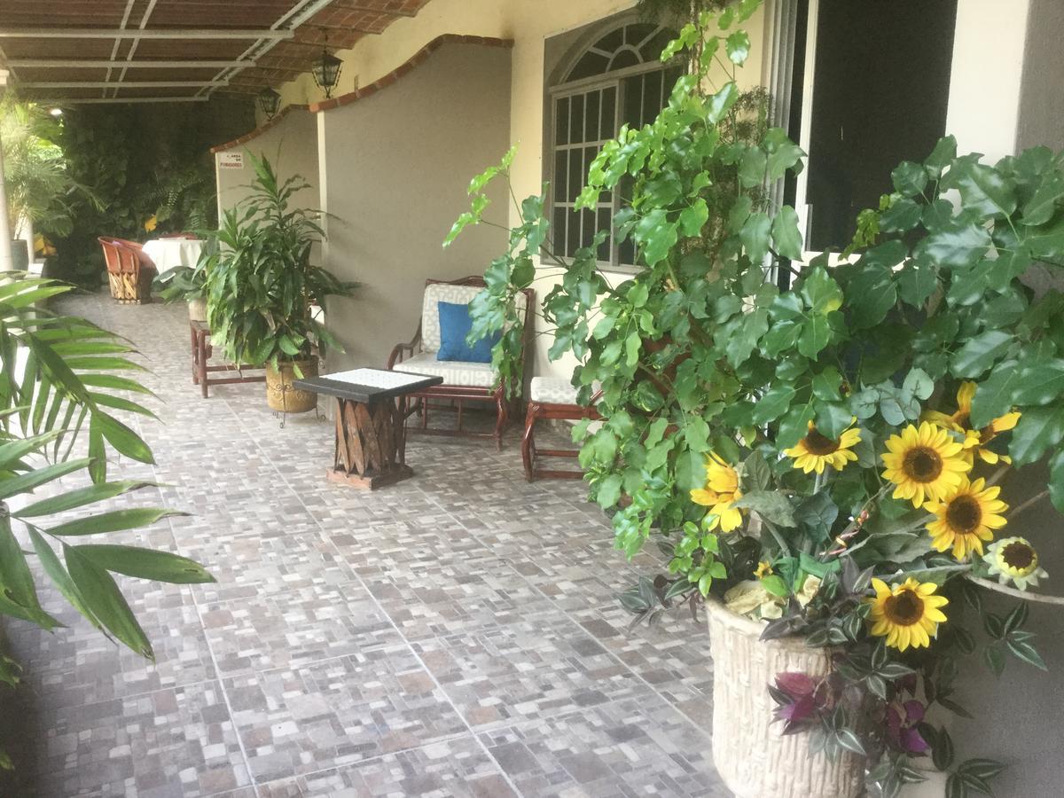 Casa De La Abuela Panzió Ajijic Kültér fotó