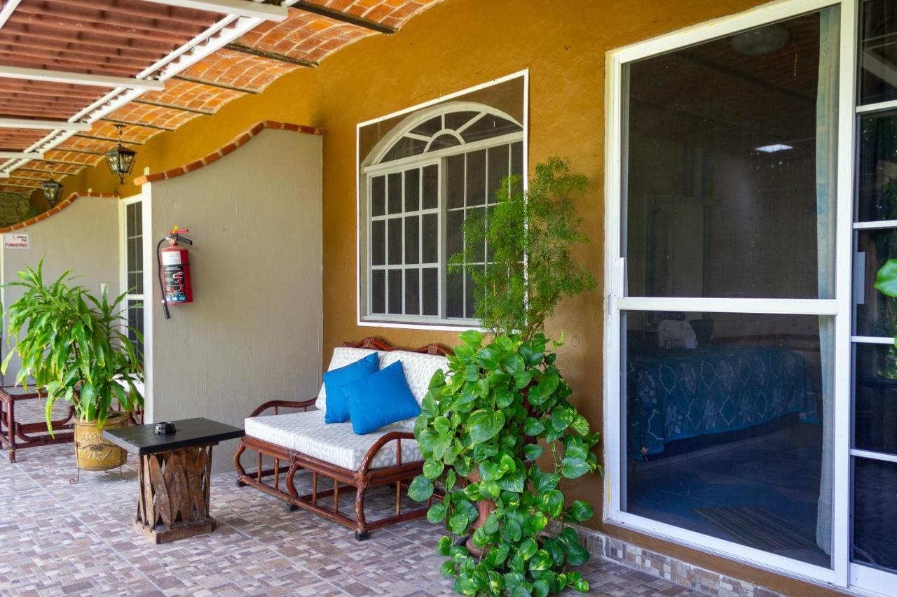 Casa De La Abuela Panzió Ajijic Kültér fotó